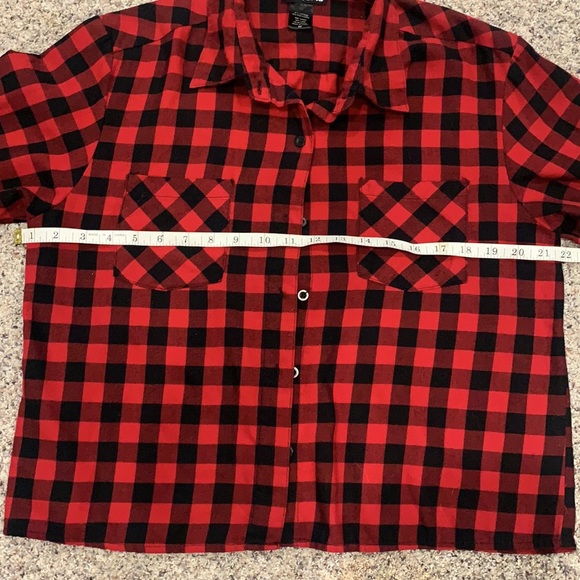 Hot Topic short cut flannel button down. - Picture 7 of 9